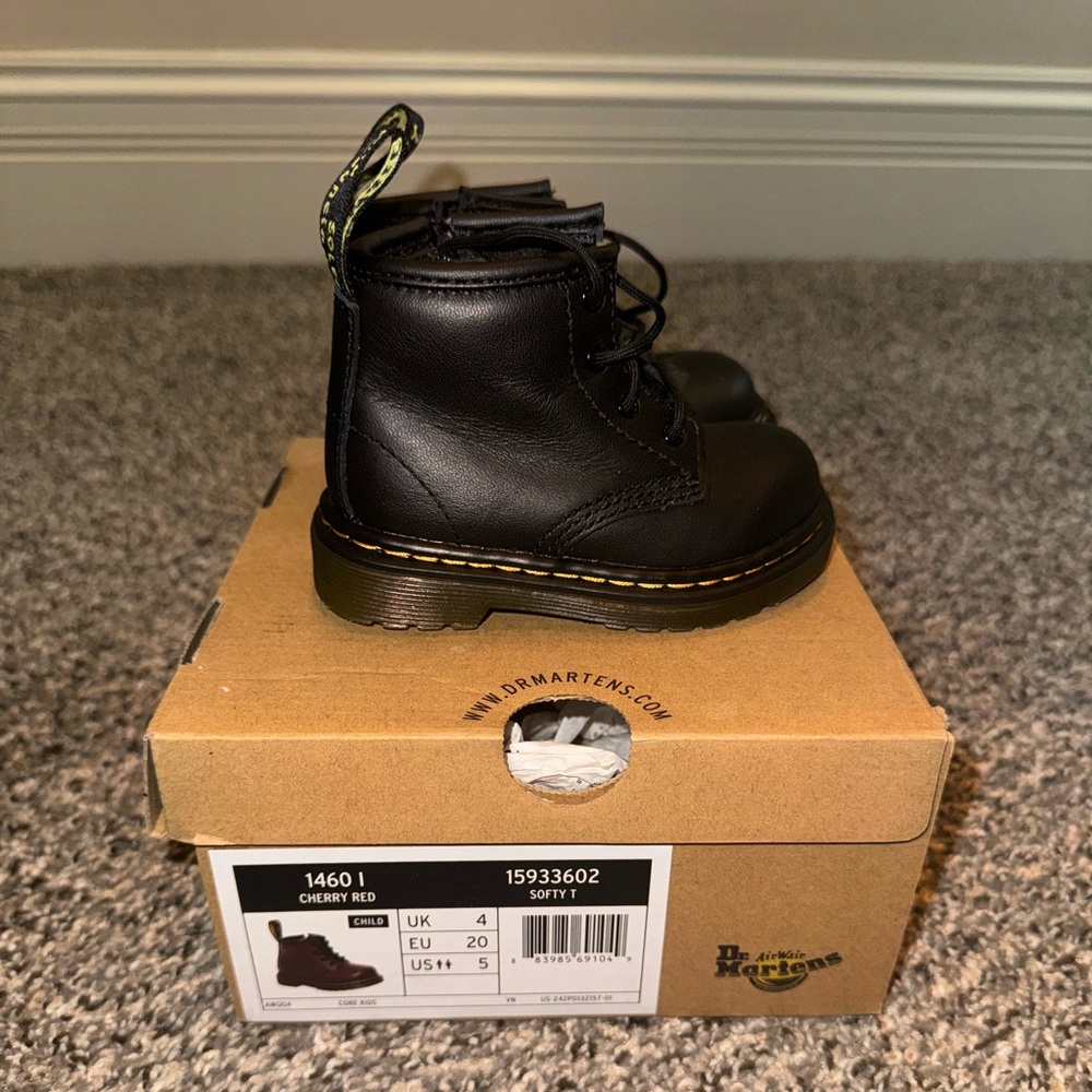 Dr. Martens toddler 5c